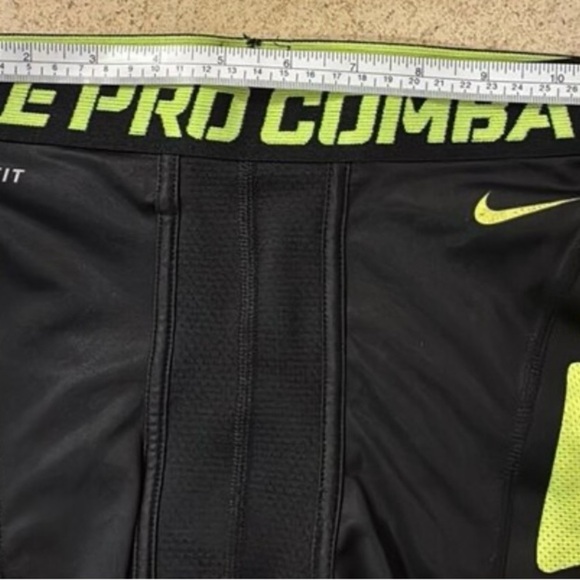 Nike Black and Green Performance Shorts - Picture 6 of 6